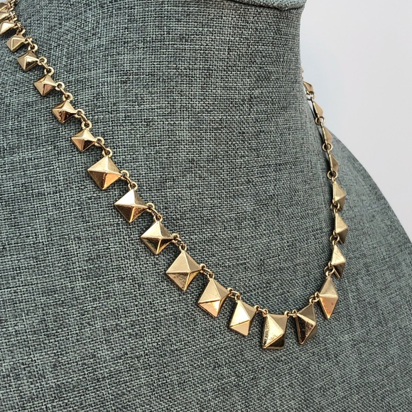 Vera Wang Pyramid shaped linked Gold Tone necklace - Picture 2 of 6